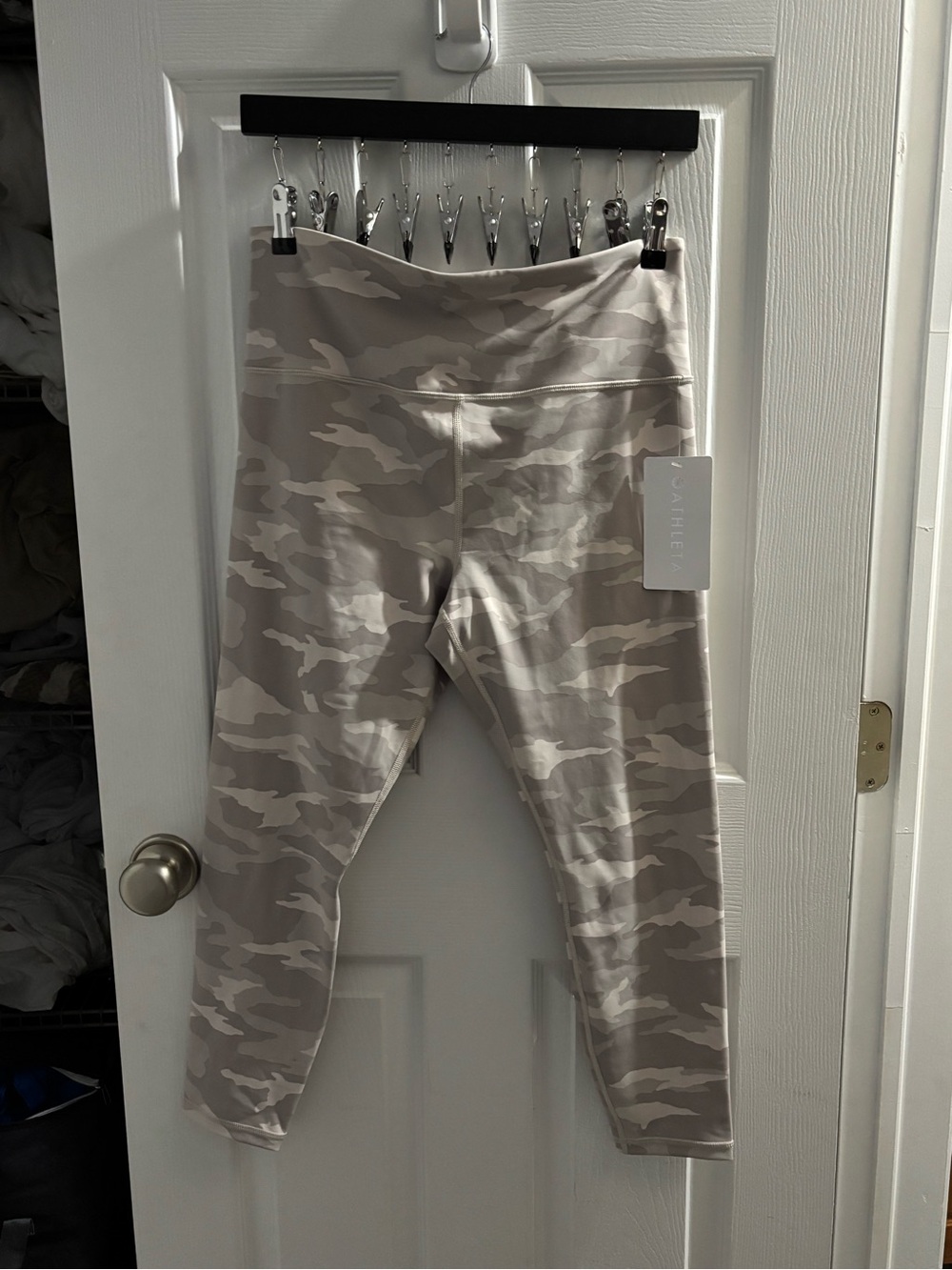 Athleta Camo Leggings - Beige Camo Womens 7/8 Tight Bottoms